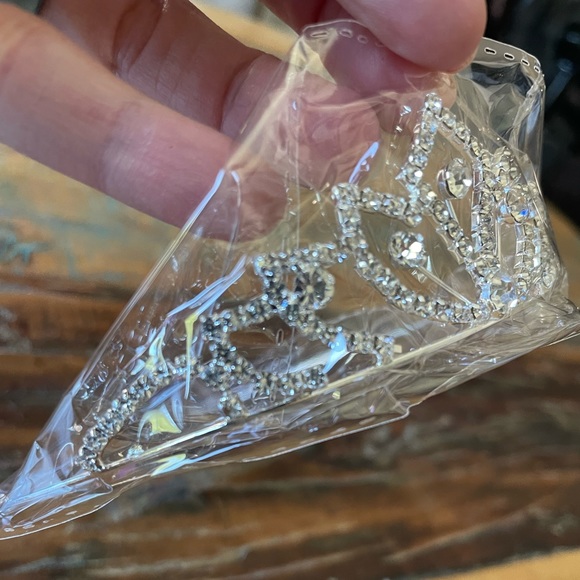 Little Girl’s Rhinestone Tiara - Picture 3 of 7